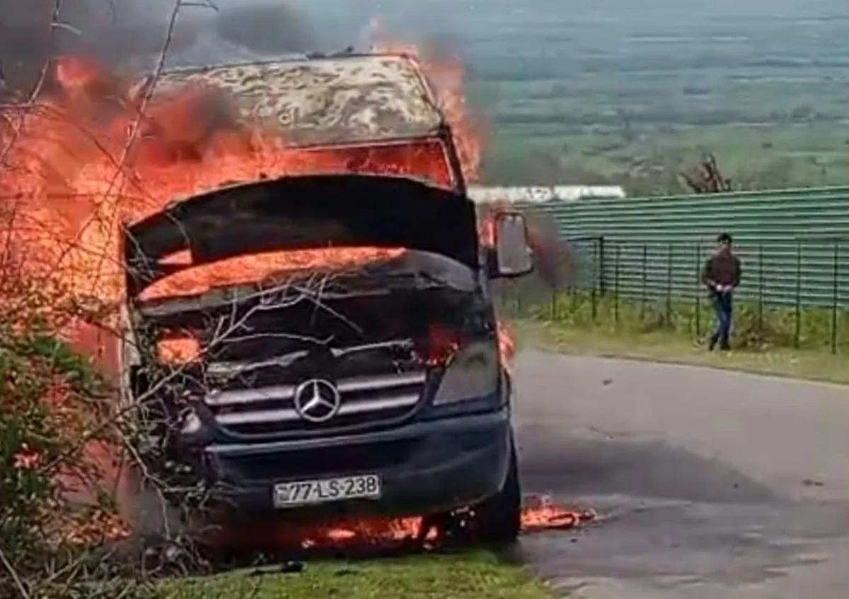 Şəkidə yük avtomobili yanıb