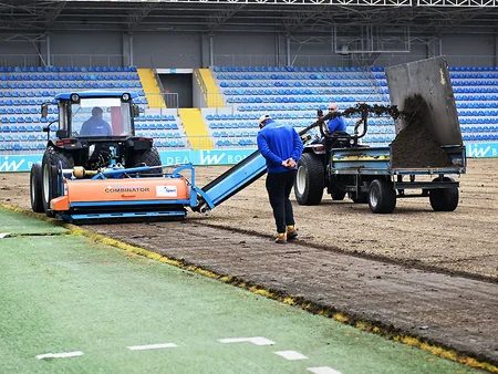 Liv Bona Dea Arenada təbii ot örtüyünün yenilənməsi üçün renovasiya işləri başlayıb