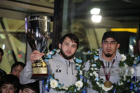 Avropa çempionatında iştirak edən Azərbaycan güləşçiləri Vətənə qayıdıblar