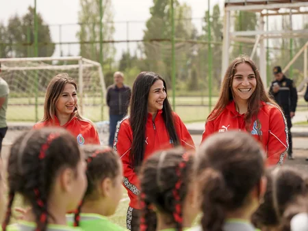FIFA-nın dəstəyi ilə Lənkəranda qızlar üçün futbol festivalı keçirilib