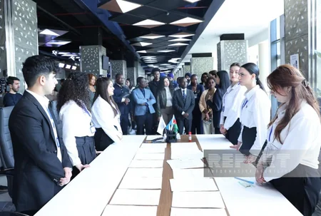 Participants of youth forum visit ASAN, DOST service centers in Baku