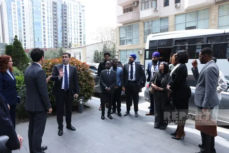 Participants of youth forum visit ASAN, DOST service centers in Baku