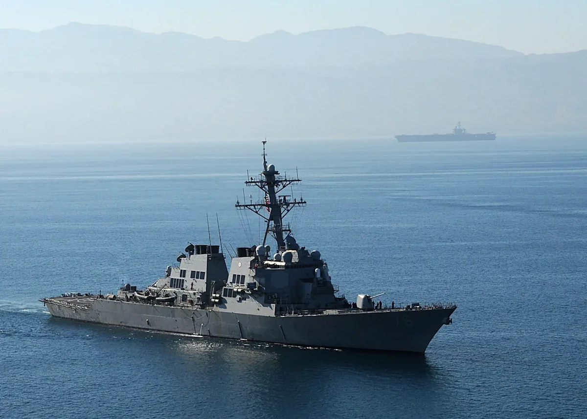 Media: USS Higgins esminesində yanğın baş verib