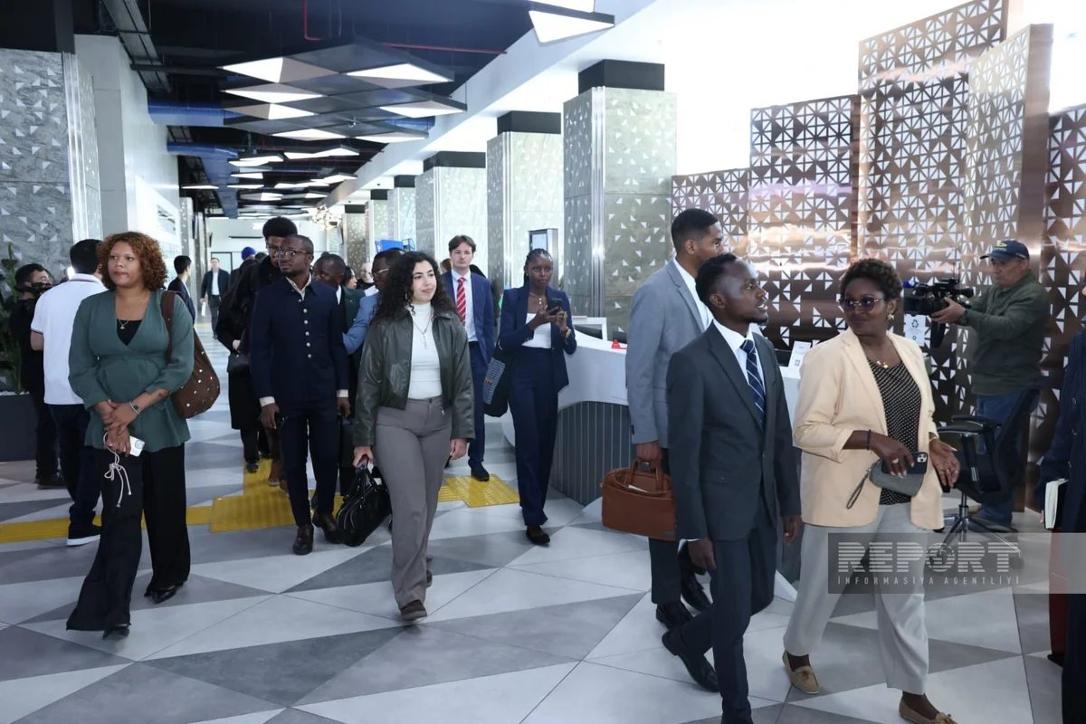 Participants of youth forum visit ASAN, DOST service centers in Baku