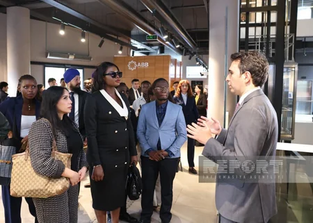 Participants of youth forum visit ASAN, DOST service centers in Baku