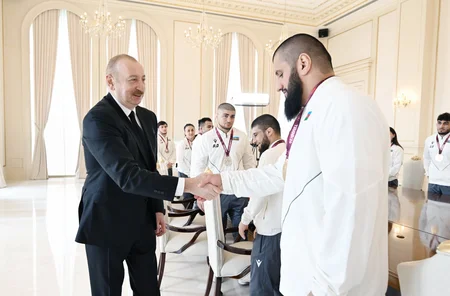 İlham Əliyev Avropa çempionatında komanda hesabında çempion olan güləşçiləri qəbul edib