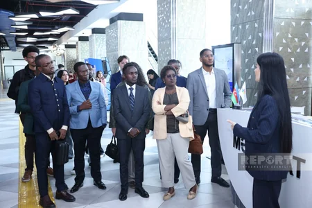 Participants of youth forum visit ASAN, DOST service centers in Baku