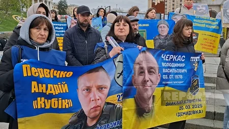 Müharibədə əsir və itkin düşənlərin ailə üzvləri Kiyevdə aksiya keçiriblər