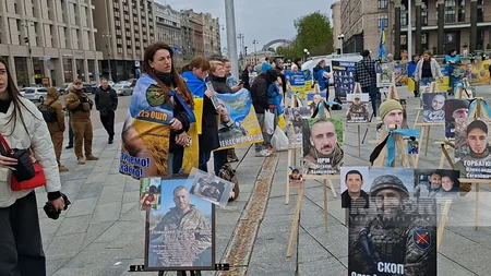 Müharibədə əsir və itkin düşənlərin ailə üzvləri Kiyevdə aksiya keçiriblər