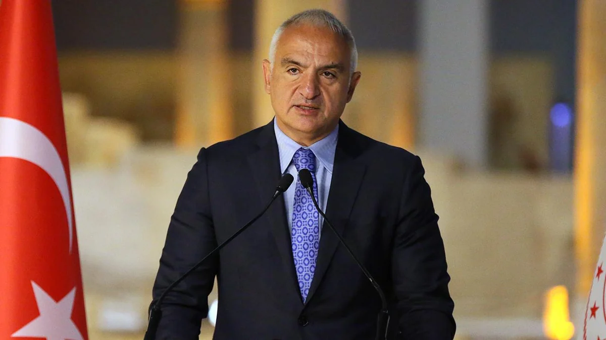 Mehmet Nuri Ersoy: Son 3 ayda Türkiyənin turizm gəlirləri 10 milyard dollara çatıb