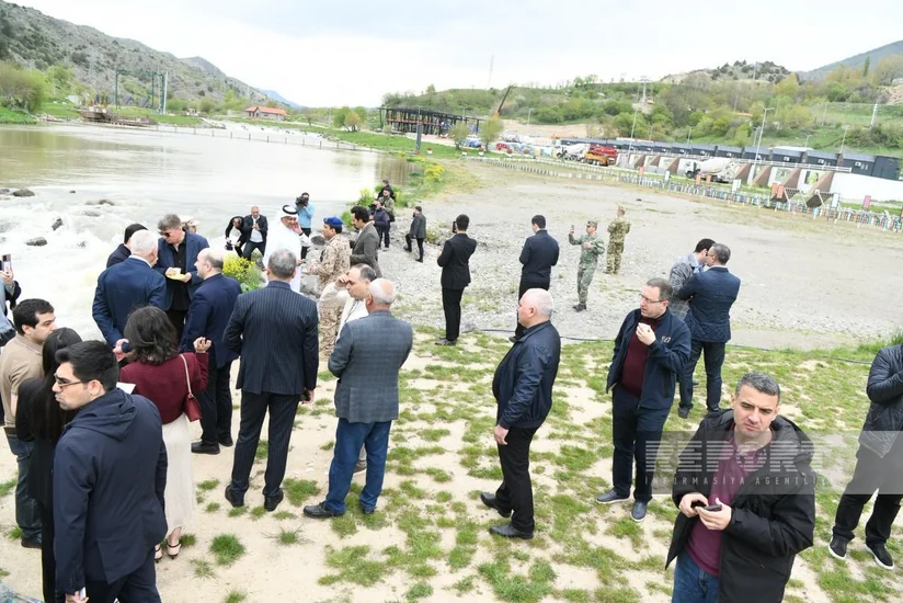 Xarici diplomatlar Laçında Həkəri çayının gözəlliyini qiymətləndiriblər