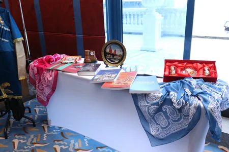 Fuad Muradov Vyetnama səfər edib, Azərbaycan icması ilə görüşüb