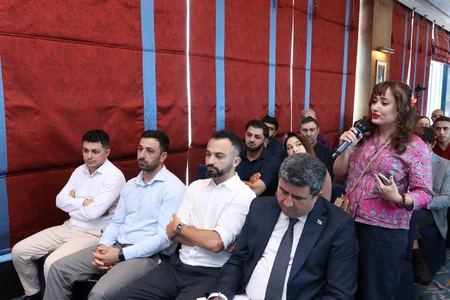 Fuad Muradov Vyetnama səfər edib, Azərbaycan icması ilə görüşüb
