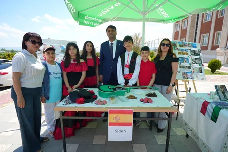 NDU nəzdində Beynəlxalq Kembric Məktəbində Mədəniyyət Festivalı keçirilib