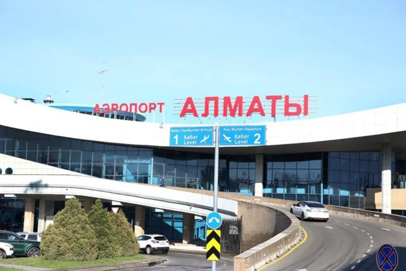 Пилота самолета Swiss Air доставили в больницу в Алматы после ЧП на борту