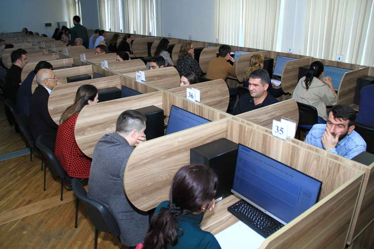 Vəkilliyə namizədlər üçün ixtisas imtahanının test mərhələsi keçirilir