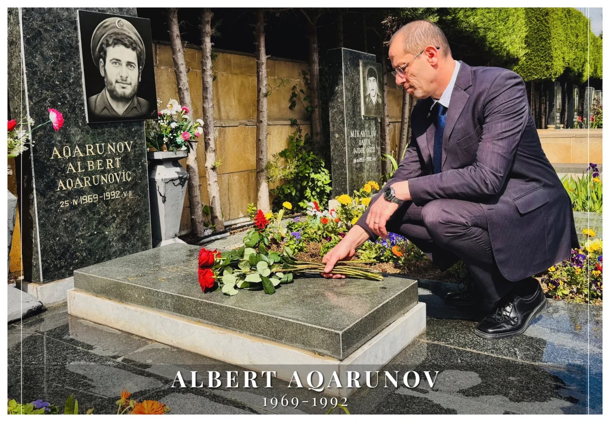 Ронен Краус посетил могилу Национального героя Альберта Агарунова