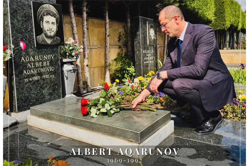 Ронен Краус посетил могилу Национального героя Альберта Агарунова