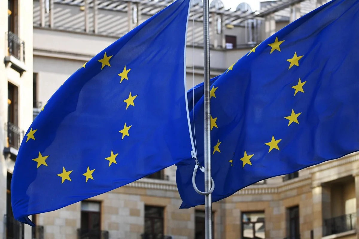 European Commission reminds airlines of surcharge ban due to fuel crisis