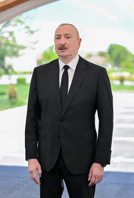 Президент Ильхам Алиев и первая леди Мехрибан Алиева встретились с жителями села Шукюрбейли - ОБНОВЛЕНО