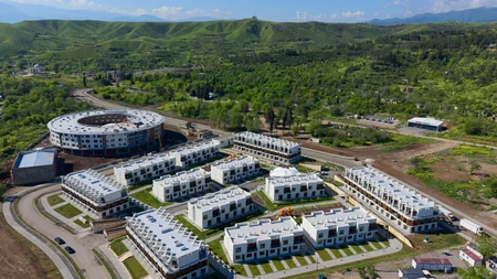 İlham Əliyev Zəngilan şəhərində inşa olunmuş ilk yaşayış kompleksinin açılışında iştirak edib