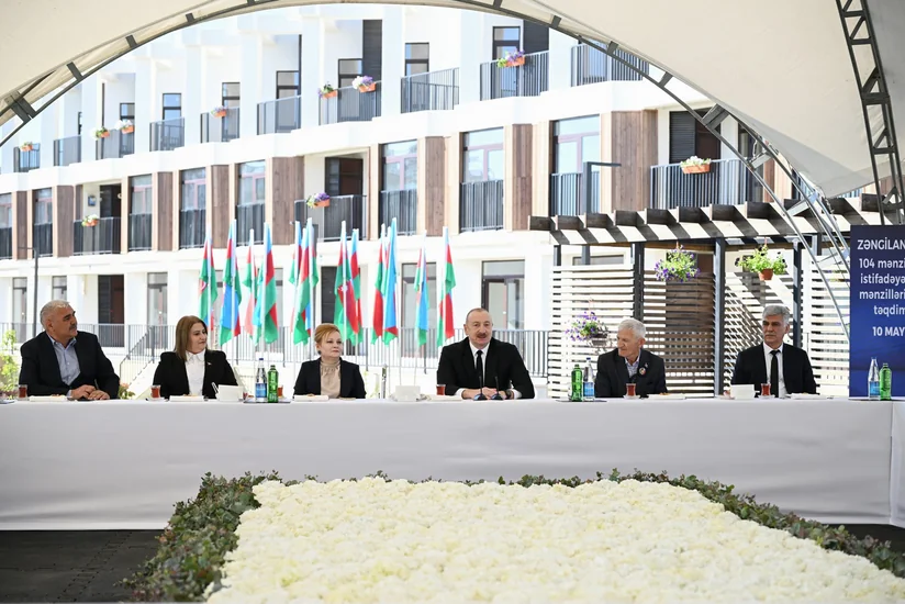 Prezident İlham Əliyev Zəngilan şəhərindəki ilk yaşayış kompleksinə köçən ailələrlə görüşüb - YENİLƏNİB