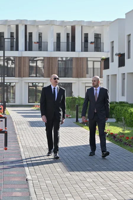 İlham Əliyev Zəngilan şəhərində inşa olunmuş ilk yaşayış kompleksinin açılışında iştirak edib