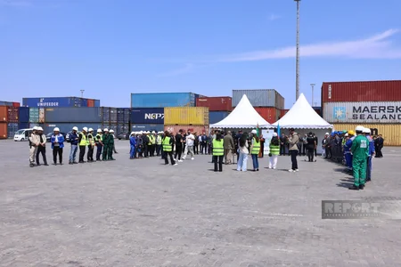 Gadamly ilk quru yük gəmisi Bakı Limanına yanaşıb