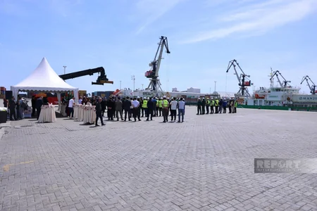Gadamly ilk quru yük gəmisi Bakı Limanına yanaşıb