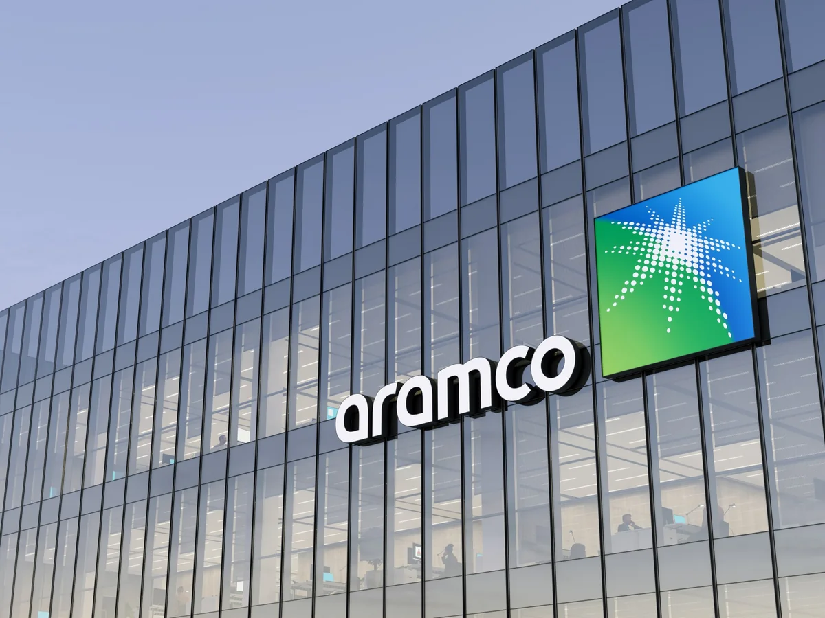 Saudi Aramco daşınmaz əmlak satmaqla azı 10 milyard dollar cəlb edə bilər