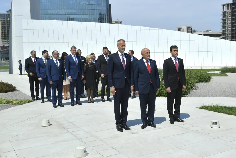 Slovakiya Milli Şurasının sədri Zəfər parkını ziyarət edib