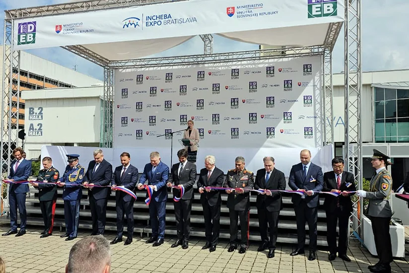 Azerbaijan's Defense Minister attends IDEB exhibition in Slovakia