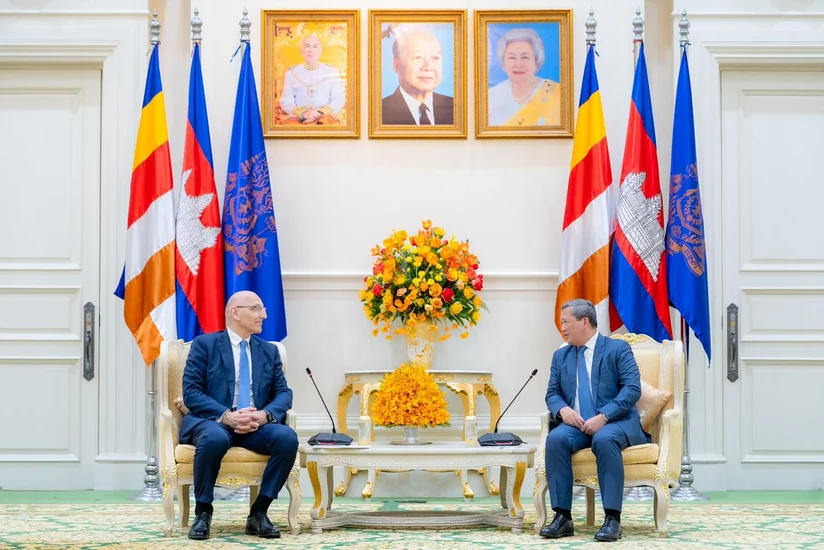 Elchin Amirbayov visits Cambodia, holds series of meetings