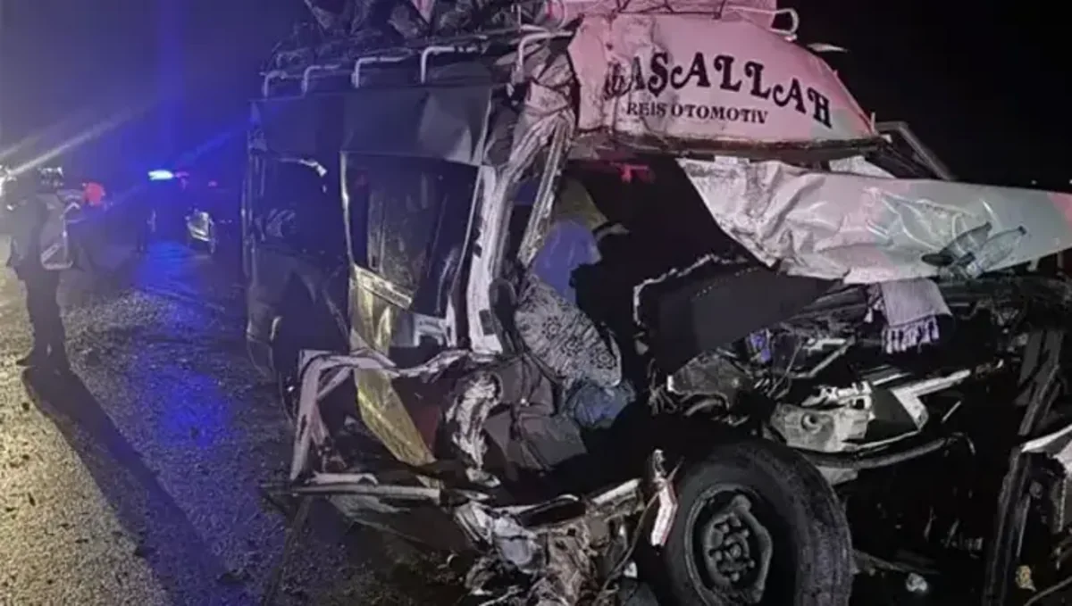 Aksarayda mikroavtobus və yük avtomobili toqquşub, yaralılar var