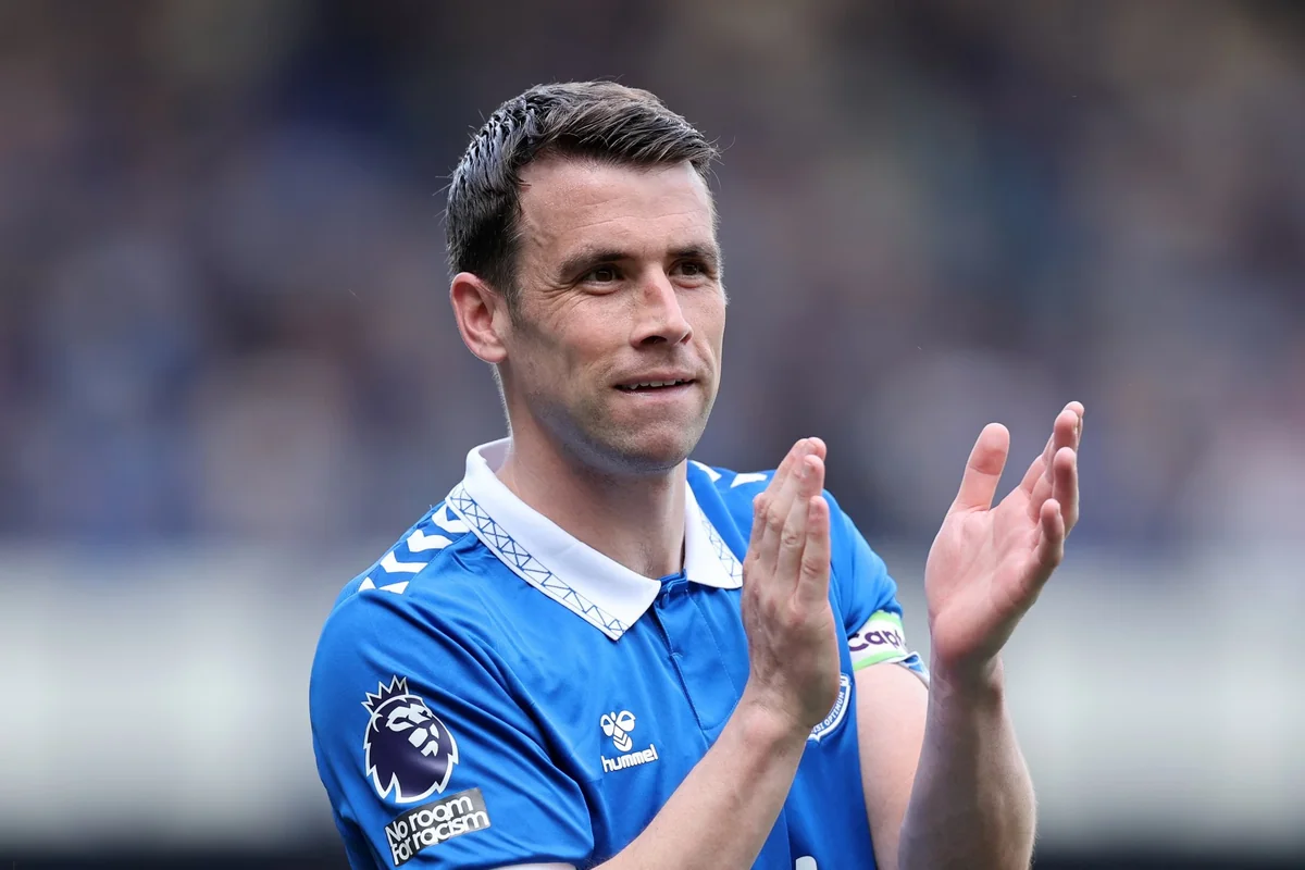 Evertonun əfsanəvi kapitanı Şeymus Koulman mövsümün sonunda komandanı tərk edəcək