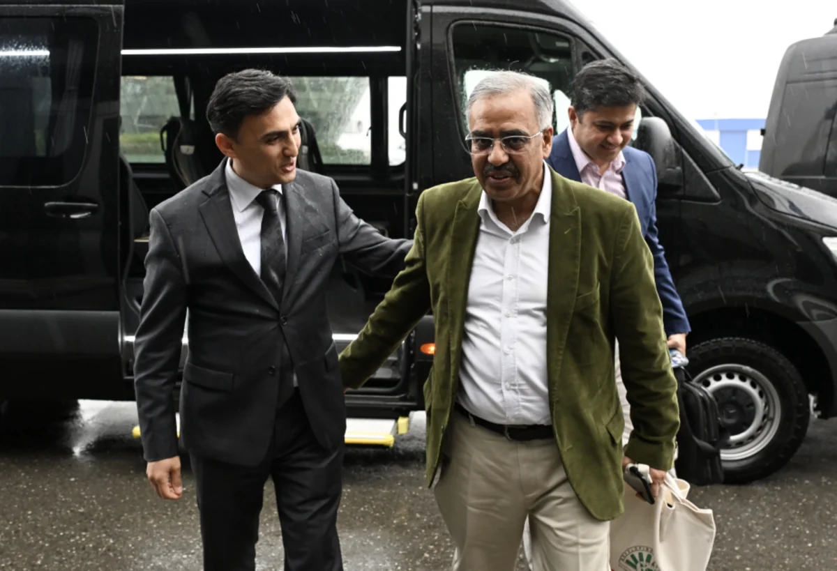 D-8 Secretary-General arrives in Azerbaijan for WUF13