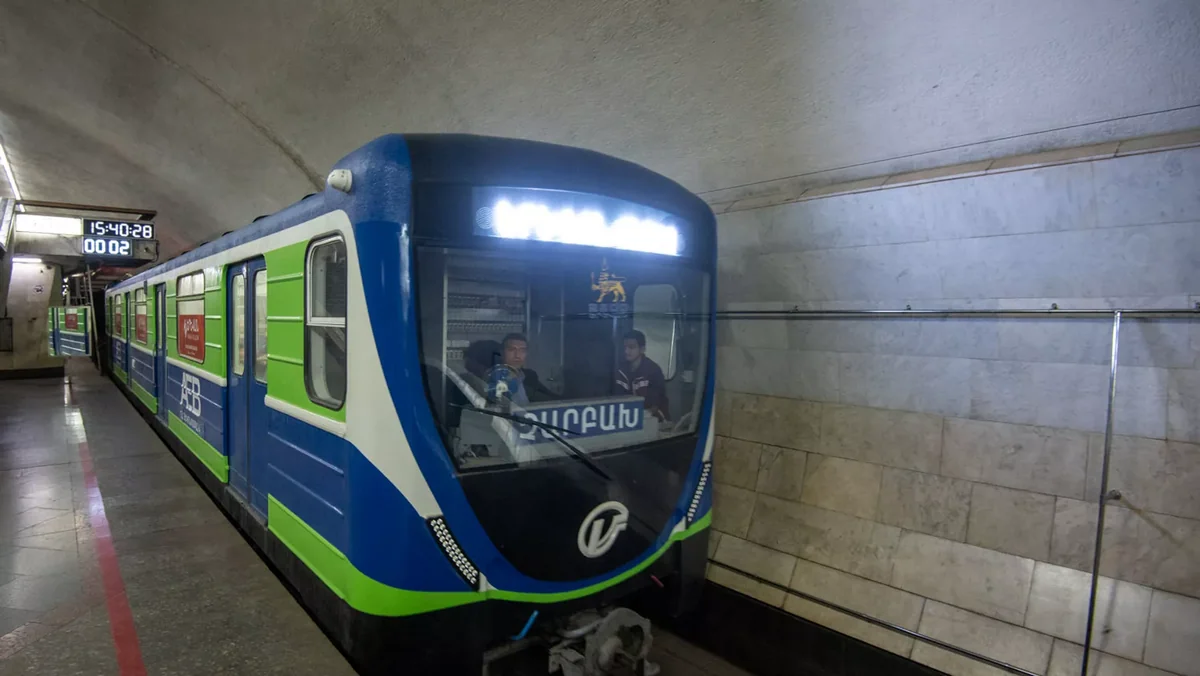 В метро в Ереване произошел технический сбой