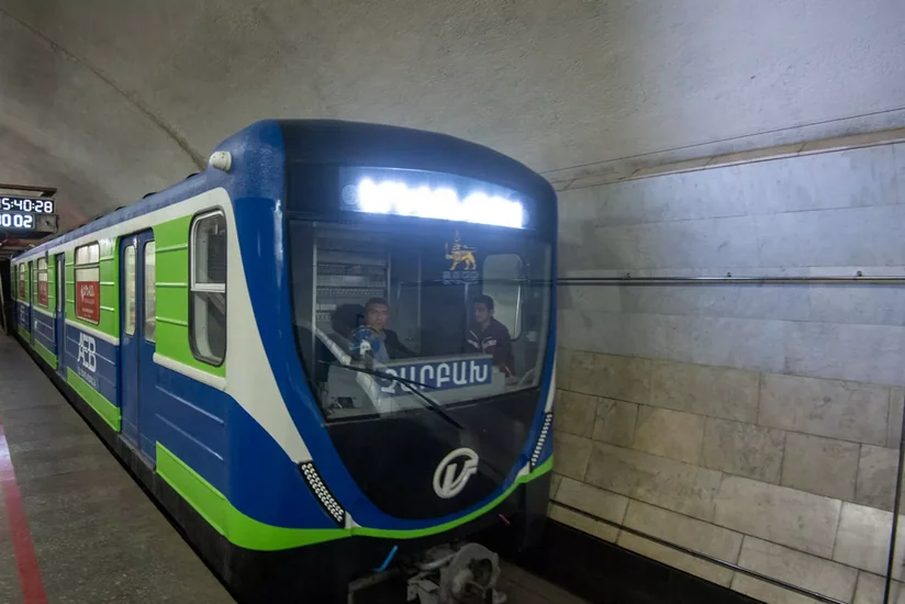 В метро в Ереване произошел технический сбой
