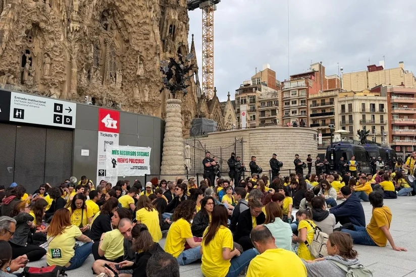 В Барселоне бастующие учителя заблокировали вход в Sagrada Familia