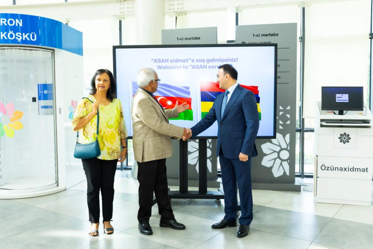 Mauritius President visits ASAN Service Center in Baku