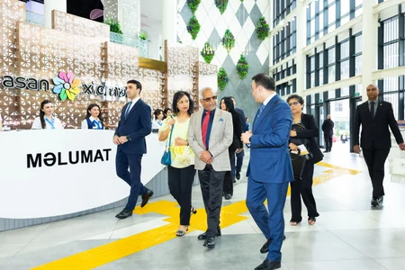 Mauritius President visits ASAN Service Center in Baku