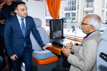 Mauritius President visits ASAN Service Center in Baku