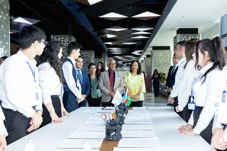 Mauritius President visits ASAN Service Center in Baku