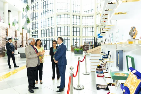 Mauritius President visits ASAN Service Center in Baku