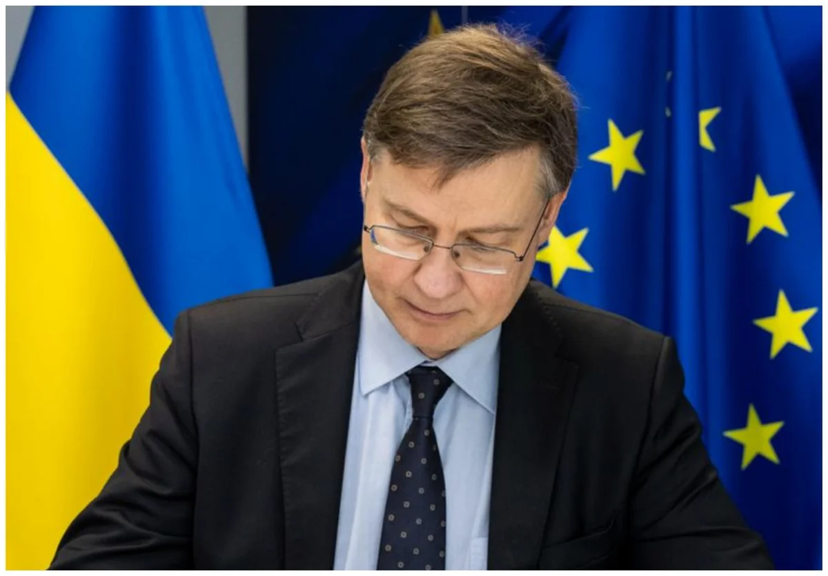 Домбровскис: ЕК и Украина подписали меморандум по выделению кредита Киеву