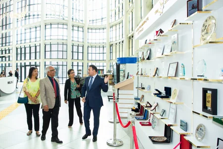 Mauritius President visits ASAN Service Center in Baku