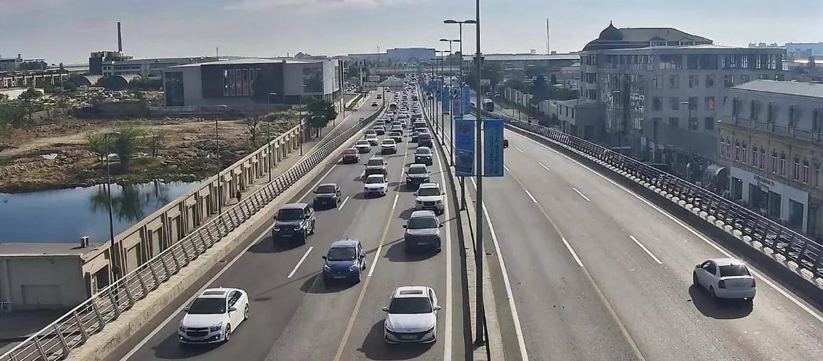 Bakının bir sıra yollarında tıxac yaranıb