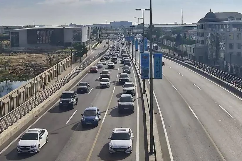 Bakının bir sıra yollarında tıxac yaranıb