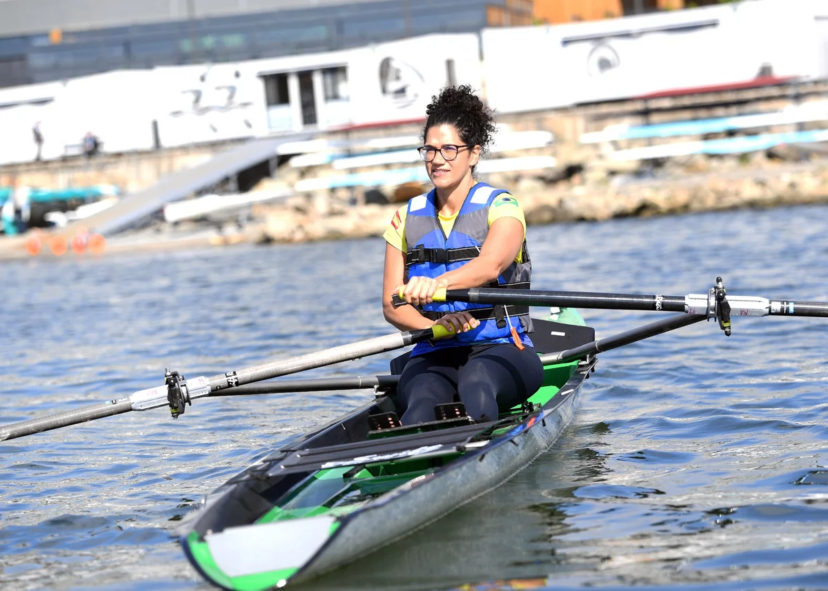 Brazilian representative at WUF13 rows in Caspian Sea