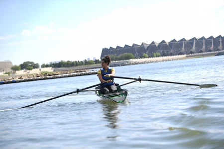 Brazilian representative at WUF13 rows in Caspian Sea